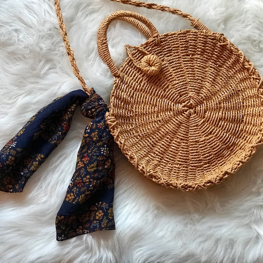Round summer straw bag